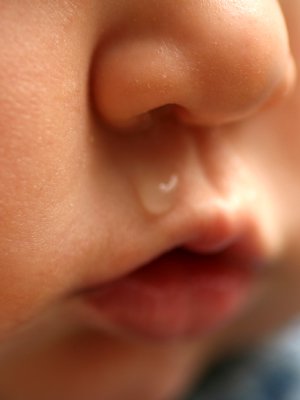 Сопение и хрюканье носом у грудного ребенка